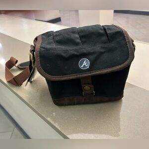 Atlanta Braves cooler caddy! Missing opener and divider but stillwonderful piece